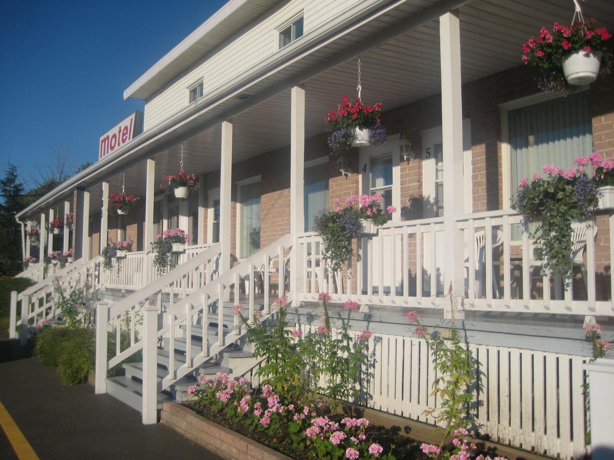 Motel Au Vieux Piloteux Riviere-du-Loup Exterior photo